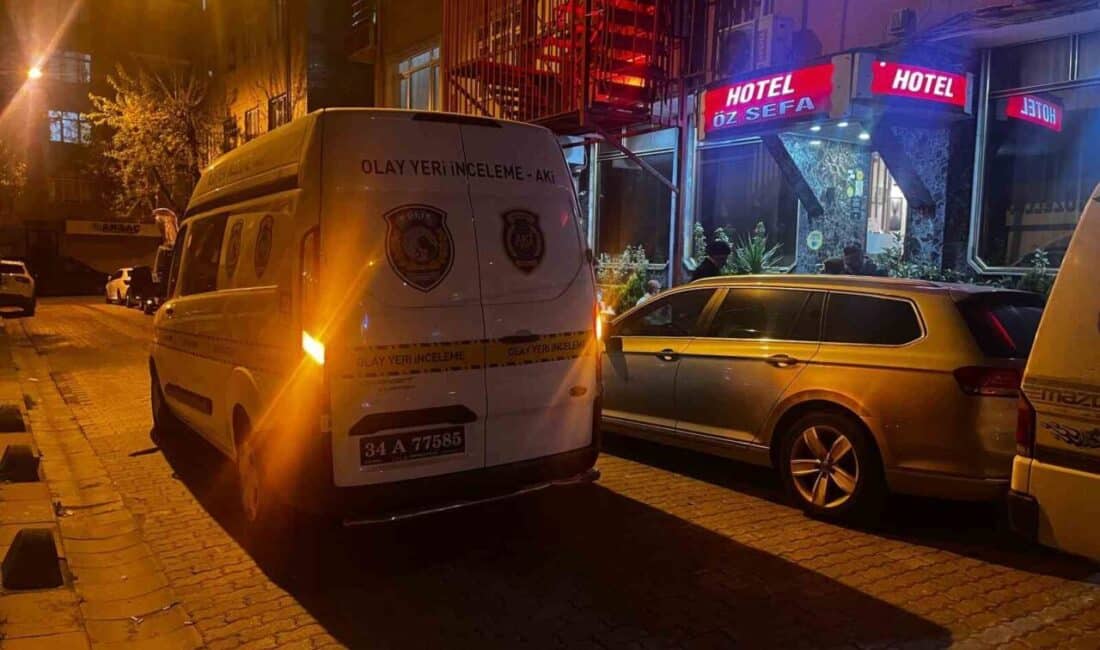 Küçükçekmece’de bir otelde 60 yaşındaki erkek şahıs ölü bulundu İstanbul Küçükçekmece'de 60 yaşındaki Olcay Barut, kaldığı otel odasında ölü