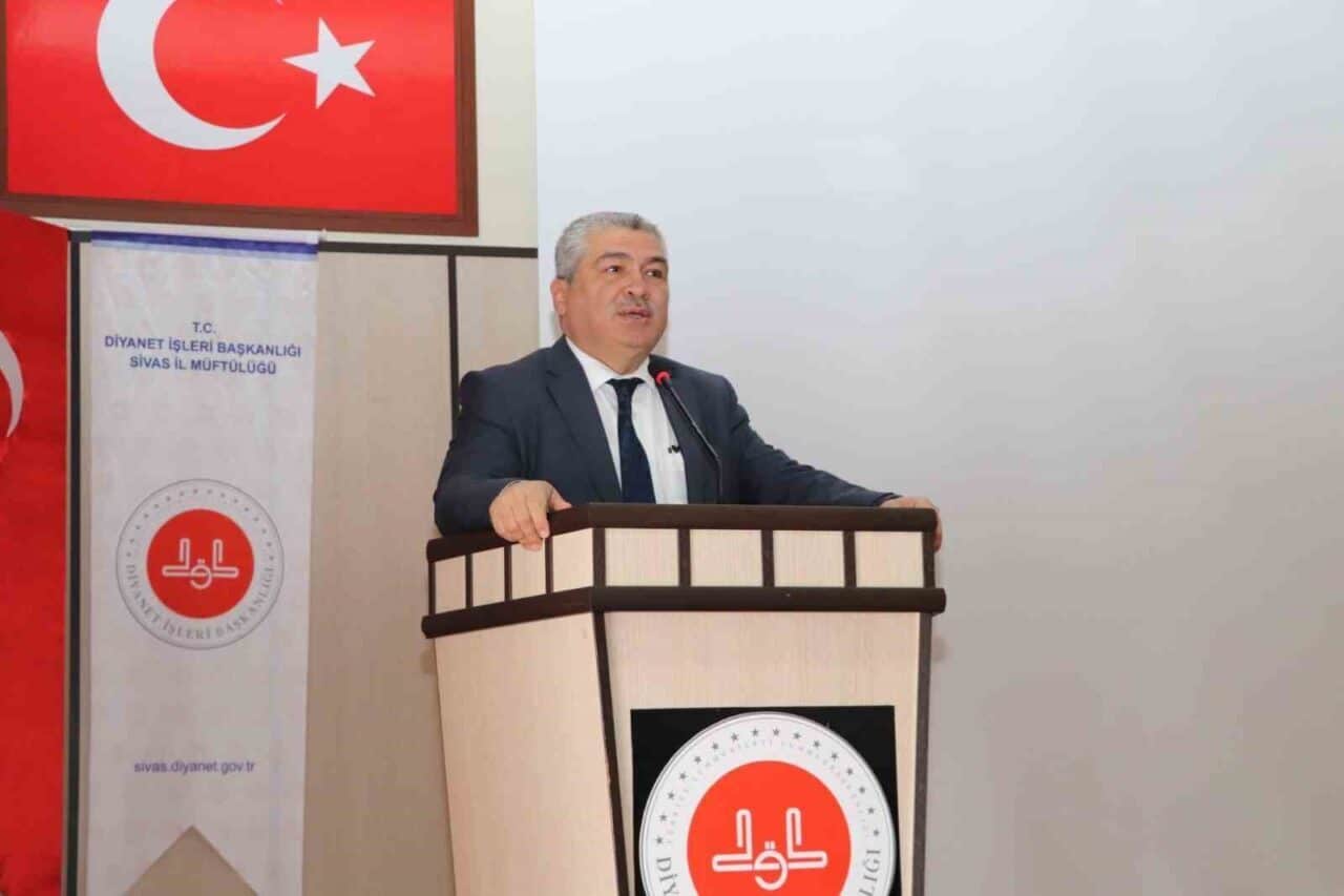 Sivas İl Müftülüğü, Kur’an kursu öğreticileri için bilgilendirme toplantısı düzenledi.