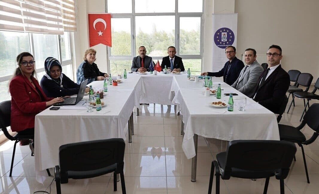 Kütahya’da İŞGEM, Girişimcilerin Projelerini Kabul Etti ve Yeni Döneme Başladı Kütahya Belediyesi İş Geliştirme Merkezi (İŞGEM), 2025 yılına ait Seçici
