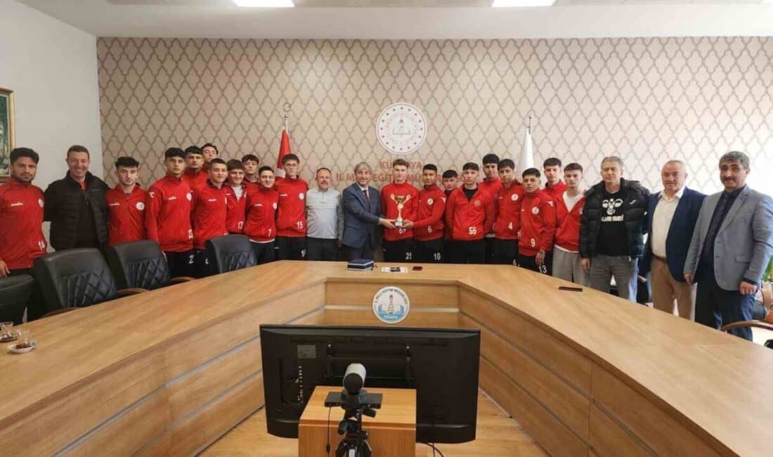 Kütahya Spor Lisesi, Futbol Branşında Türkiye’nin En İyi 32 Takımı Arasına Girerek Başarı Sağladı Kütahya Spor Lisesi, futbol branşında Türkiye genelinde ilk 32'ye girerek