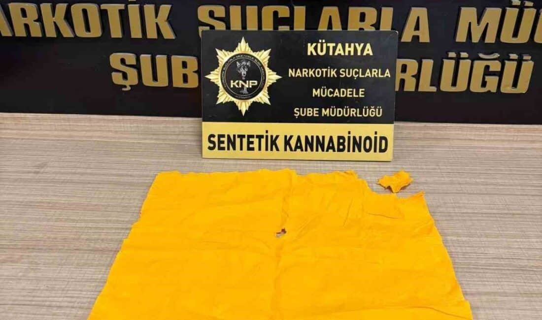 Kütahya’da uyuşturucu operasyonu: İki şüpheli tutuklandı, binlerce doz bonzai ele geçirildi. Kütahya'da gerçekleştirilen bir polis uygulamasında, 5 bin 447 içimlik Sentetik