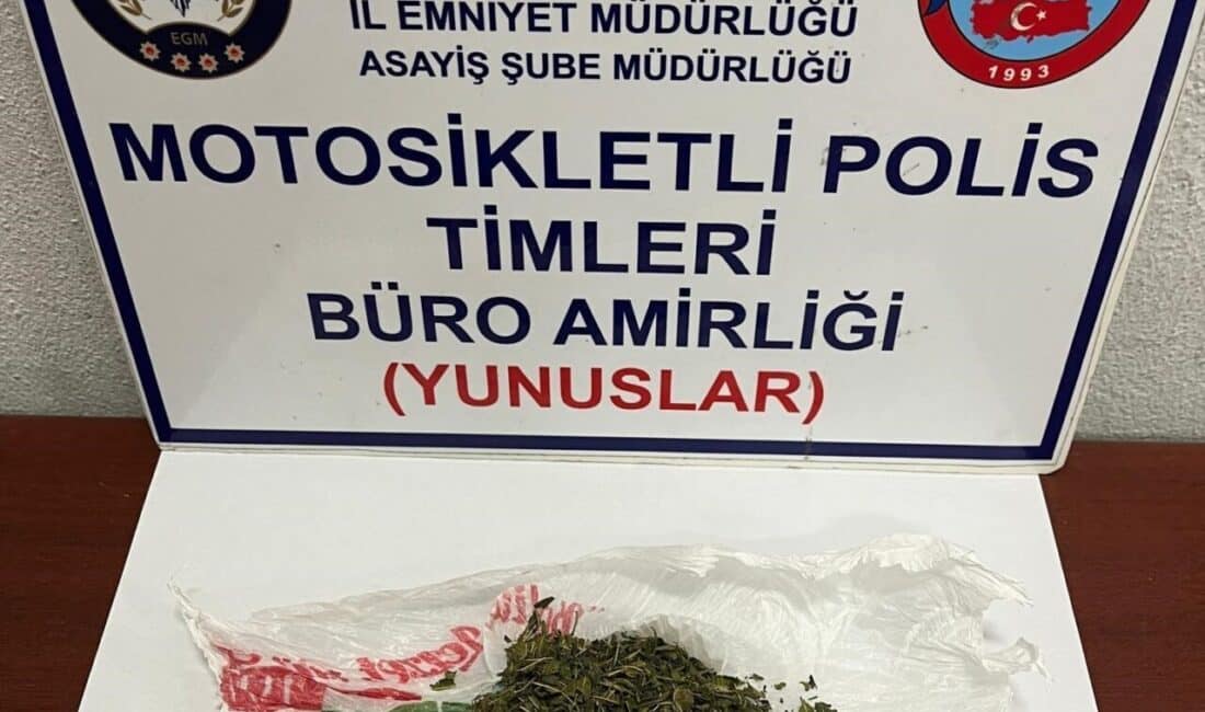 Kütahya’da Motosikletli Polis Timleri, Uyuşturucu ile Yakalanan Şüpheliyi Gözaltına Aldı Kütahya'da Motosikletli Polis Timleri tarafından gerçekleştirilen operasyonda, 21 yaşındaki E.S.A.
