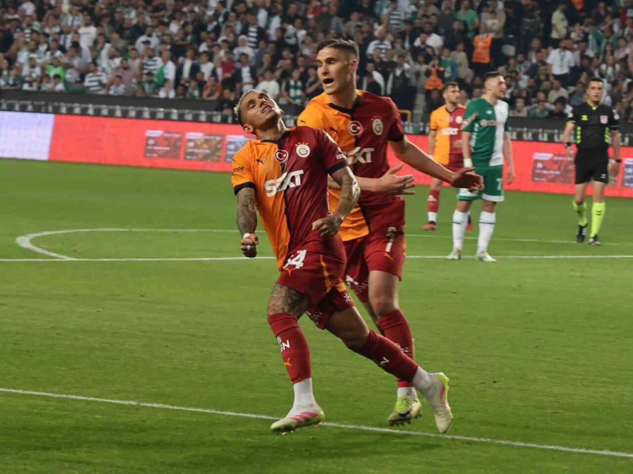 Galatasaray'ın Uruguaylı oyuncusu Lucas Torreira, Konyaspor ile oynanan Ziraat Türkiye