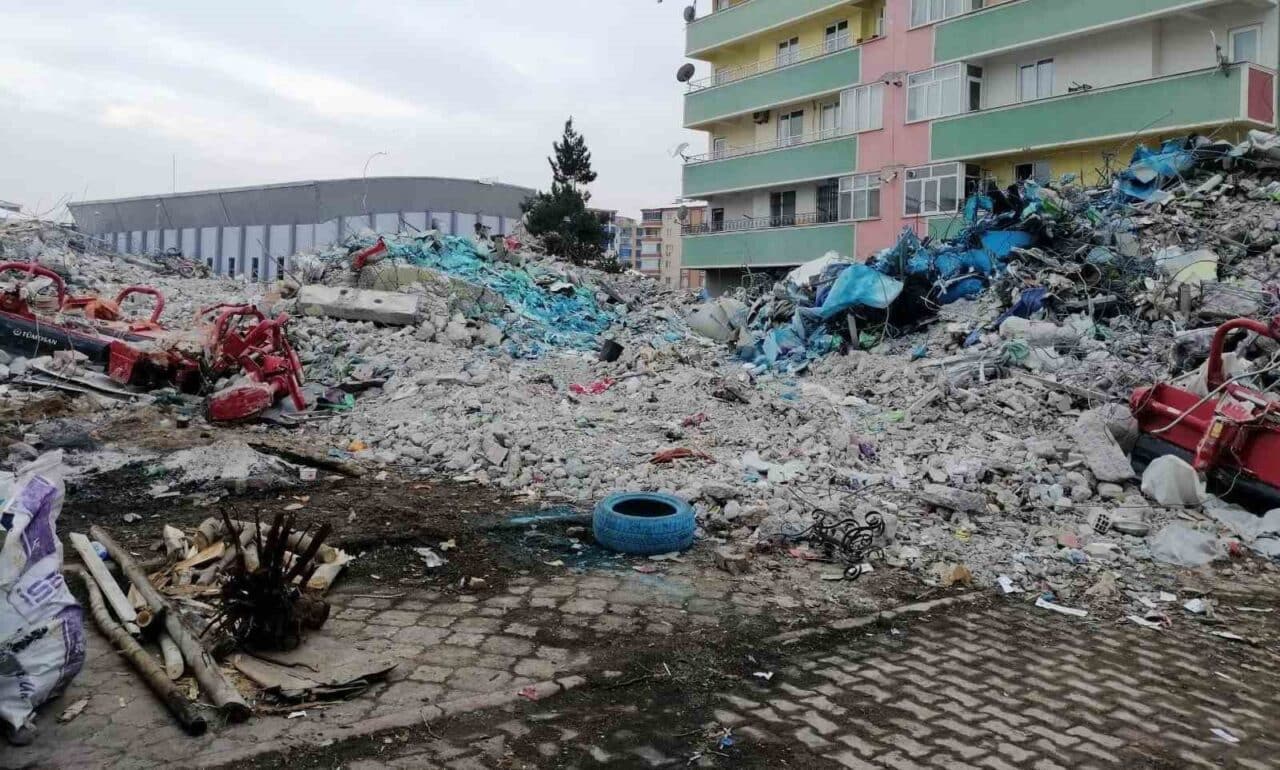 Malatya'da 2023 depremlerinde yıkılan Ermeç Apartmanı davasında 6. duruşma yapıldı.