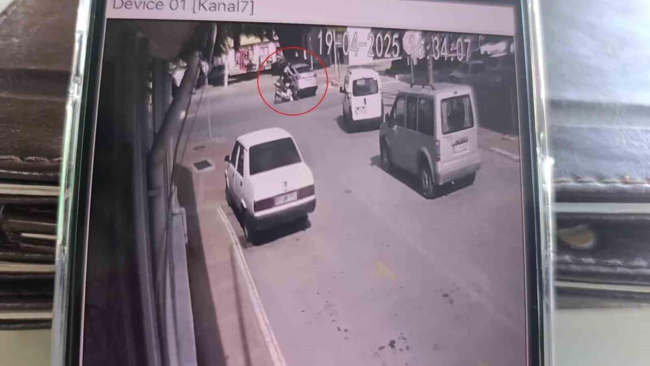 Manavgat'ta Aşağı Pazarcı Mahallesi'nde meydana gelen kazada, motosiklet sürücüsü Arda