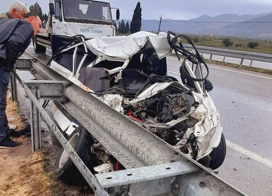 Alaşehir’de Kamyon ve Otomobil Çarpışması: 5 Yaralı Manisa’nın Alaşehir ilçesinde M.A. idaresindeki otomobilin, T.E. yönetimindeki kamyona çarpması