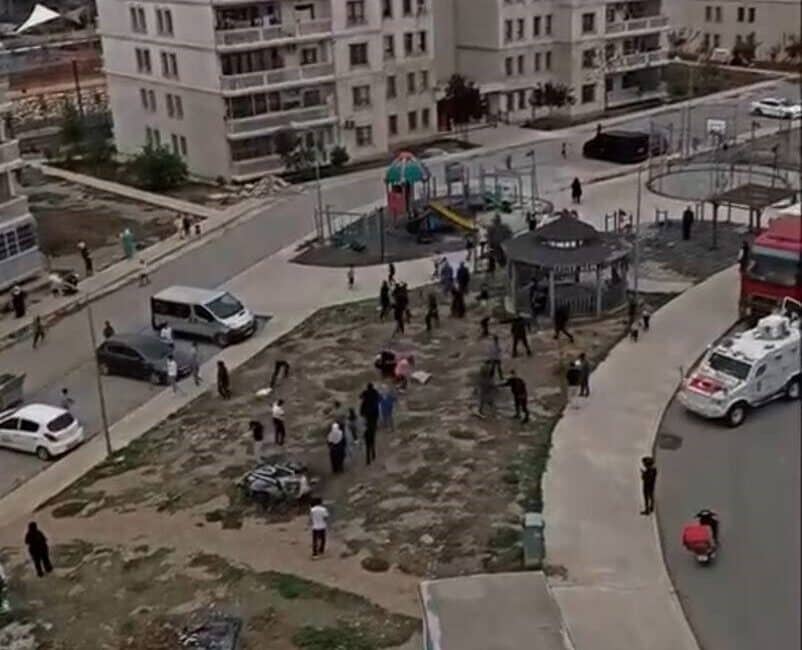 Nusaybin’de İki Grup Arasında Bıçaklı Kavga: 1 Yaralı Mardin'in Nusaybin ilçesinde Abdülkadir Paşa Mahallesi'nde iki grup arasında çıkan