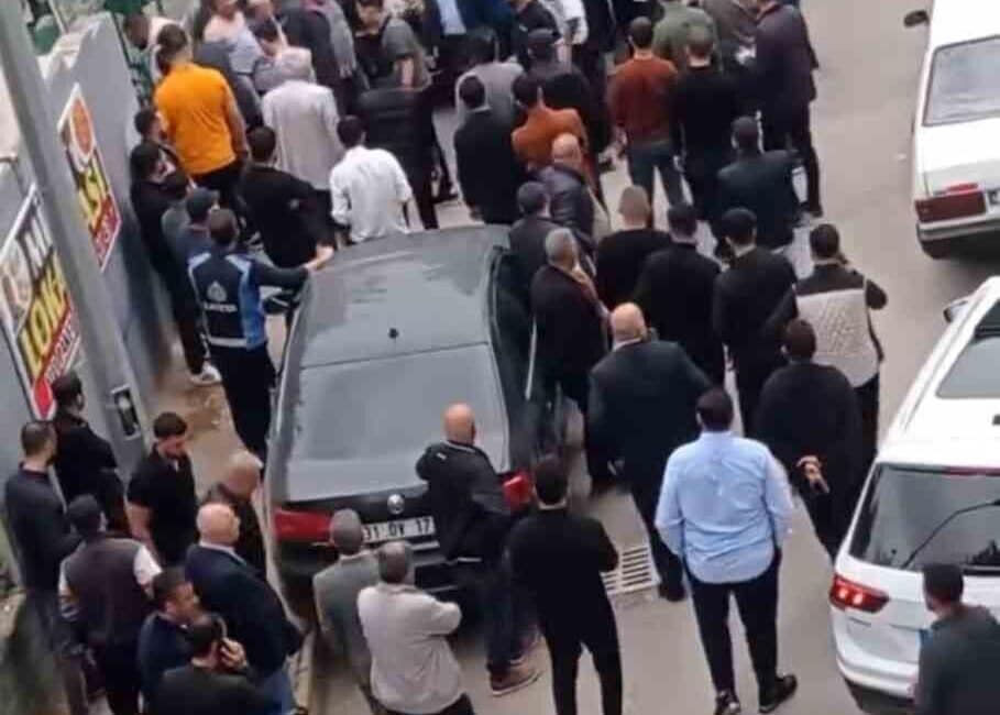 Mardin’de başından vurulmuş halde bulunan Mahmut Deniz, otopsi sonrası toprağa verildi. Mardin Kızıltepe'de, başından vurulmuş halde bulunan Mahmut Deniz, otopsi sonrası