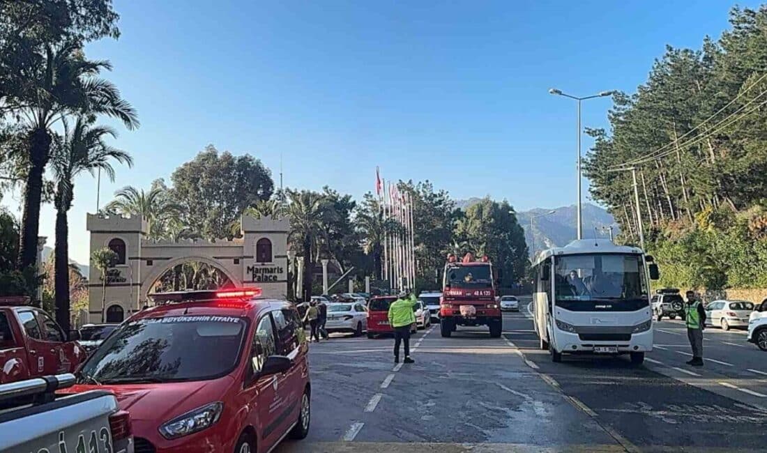 Marmaris’teki otelde sabah saatlerinde çıkan yangın, otel odalarına da sıçradı; çok sayıda ekip seferber oldu. Muğla'nın Marmaris ilçesinde bir otelde sabah saatlerinde yangın çıktı. Kazan