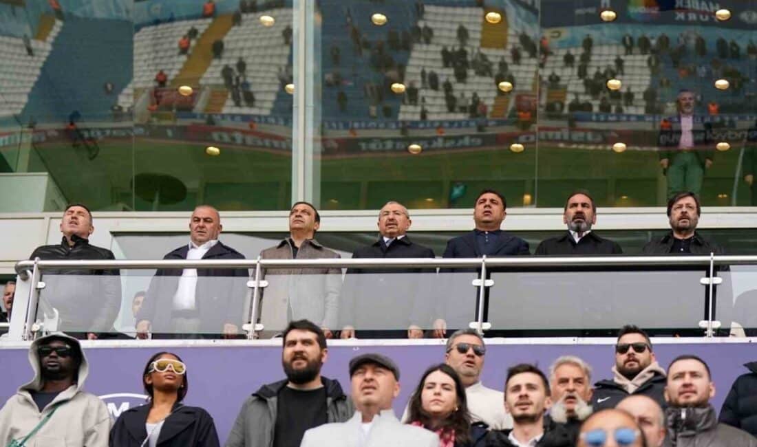 Mecnun Otyakmaz, Kasımpaşa-Sivasspor Maçını Tribünden İzledi Mecnun Otyakmaz, Türkiye Futbol Federasyonu'nun 1. Başkan Vekili olarak Kasımpaşa-Sivasspor