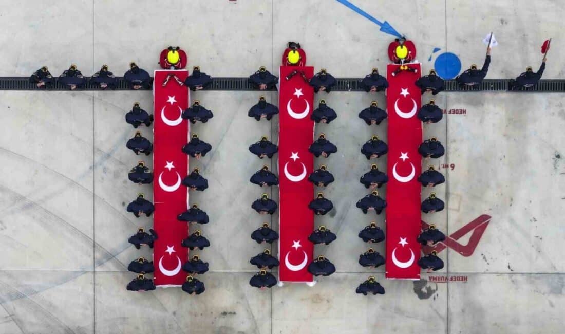 Mersin’de 50 itfaiye eri yemin etti, 90 yeni pozisyon için başvurular 20 Mayıs’ta açılacak Mersin Büyükşehir Belediye Başkanı Vahap Seçer, 50 itfaiye erinin yemin