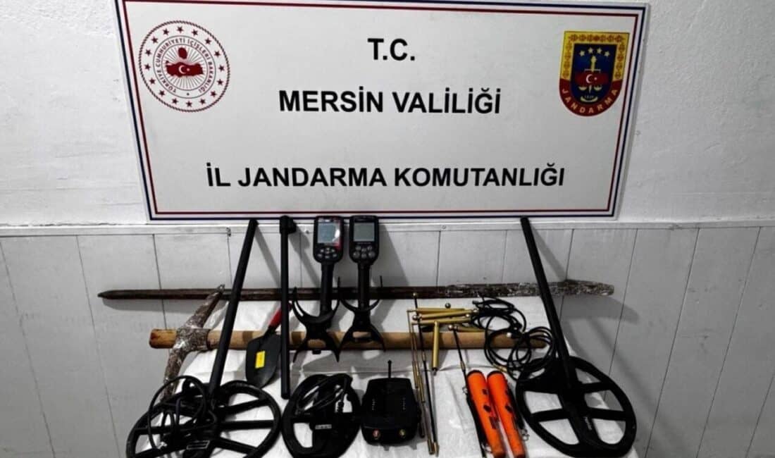Mersin’de Kaçak Define Arayan 4 Kişi Jandarma Tarafından Suçüstü Yakalandı Mersin'in Erdemli ilçesinde define aramak için kaçak kazı yapan 4