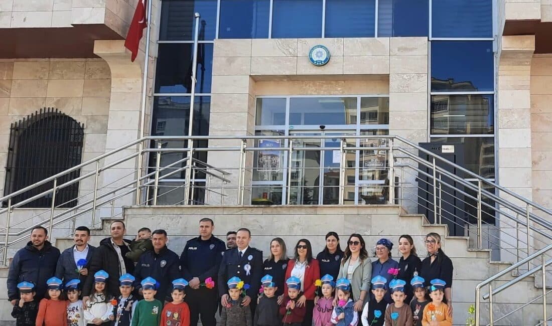 Minik Öğrenciler, Emniyet Teşkilatı’nın 180. Yılı İçin Polis Merkezini Ziyaret Etti Samsun'da Emniyet Teşkilatı'nın 180. yıl dönümü kutlamaları kapsamında Canik Kızılay