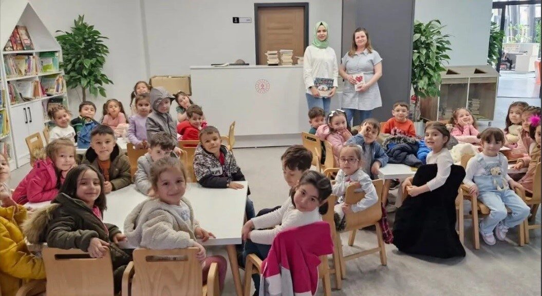 Sandıklı Kütüphanesi, 61. Kütüphane Haftası’nda Minik Öğrencileri Keyifli Aktivitelerle Ağırladı Afyonkarahisar Sandıklı Kütüphanesi, 61. Kütüphane Haftası etkinlikleri kapsamında Hatice Turan