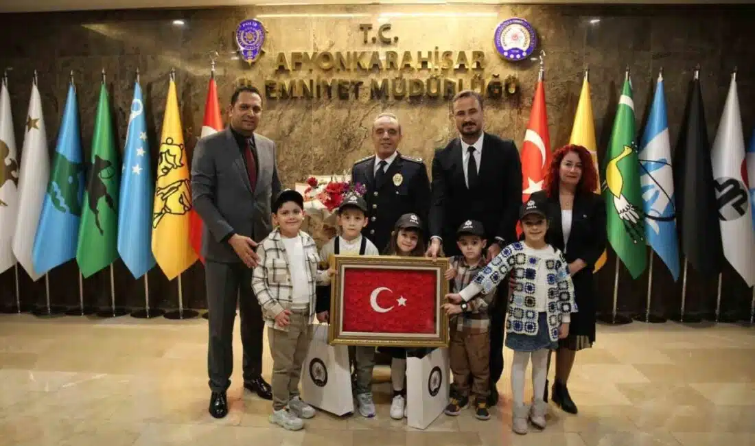 Anaokulu Öğrencileri, Polis Haftası Kapsamında Afyonkarahisar Emniyet Müdürü’nü Ziyaret Etti Afyonkarahisar'daki Asım Kocabıyık Anaokulu öğrencileri, Türk Polis Teşkilatı'nın 180. yılı