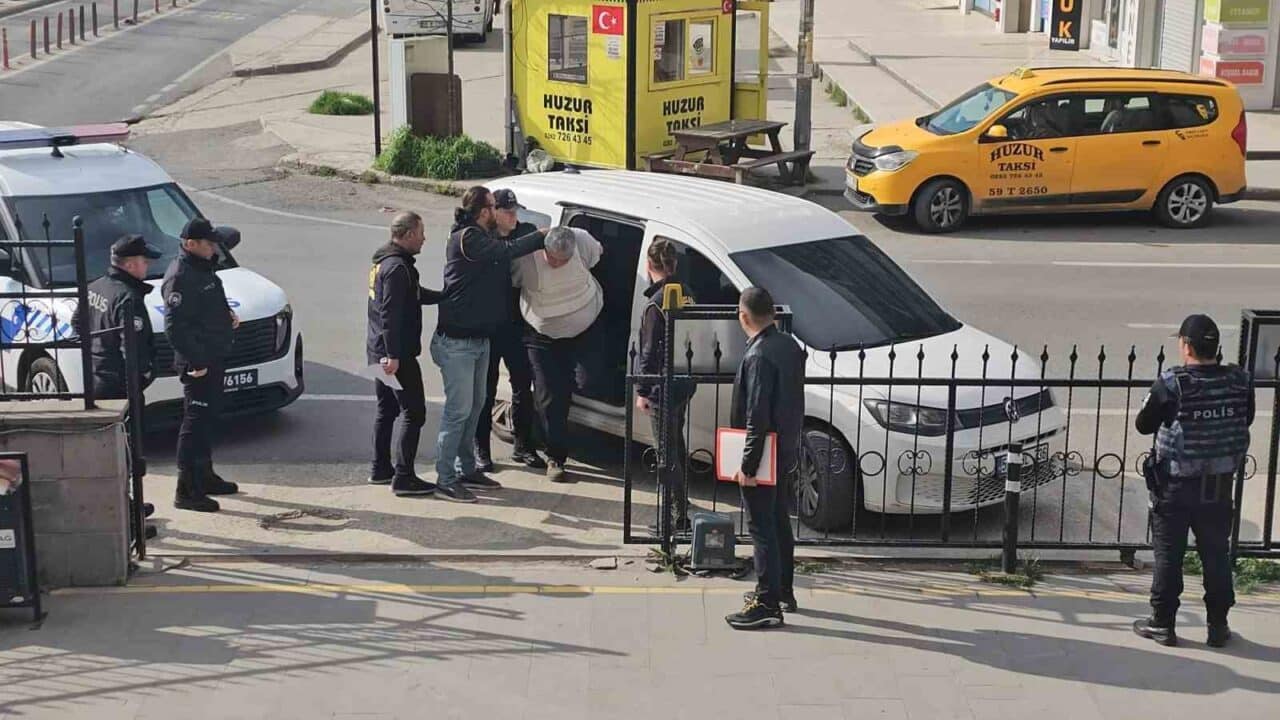Tekirdağ’ın Çerkezköy ilçesinde, miras kavgası sonucu Mehmet Garip, yengesi Melike