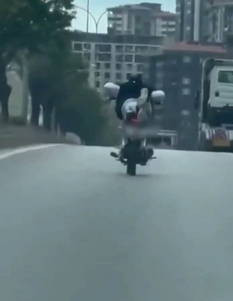 Gaziantep'te A.S. adlı motosiklet sürücüsü, 28 Nisan'da İpek Yolu'nda tehlikeli