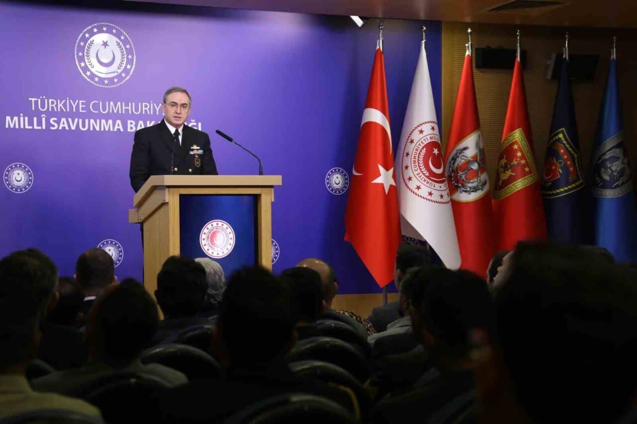 Milli Savunma Bakanlığı, İstanbul'daki 6,2 büyüklüğündeki depremin ardından AFAD'ın faaliyete
