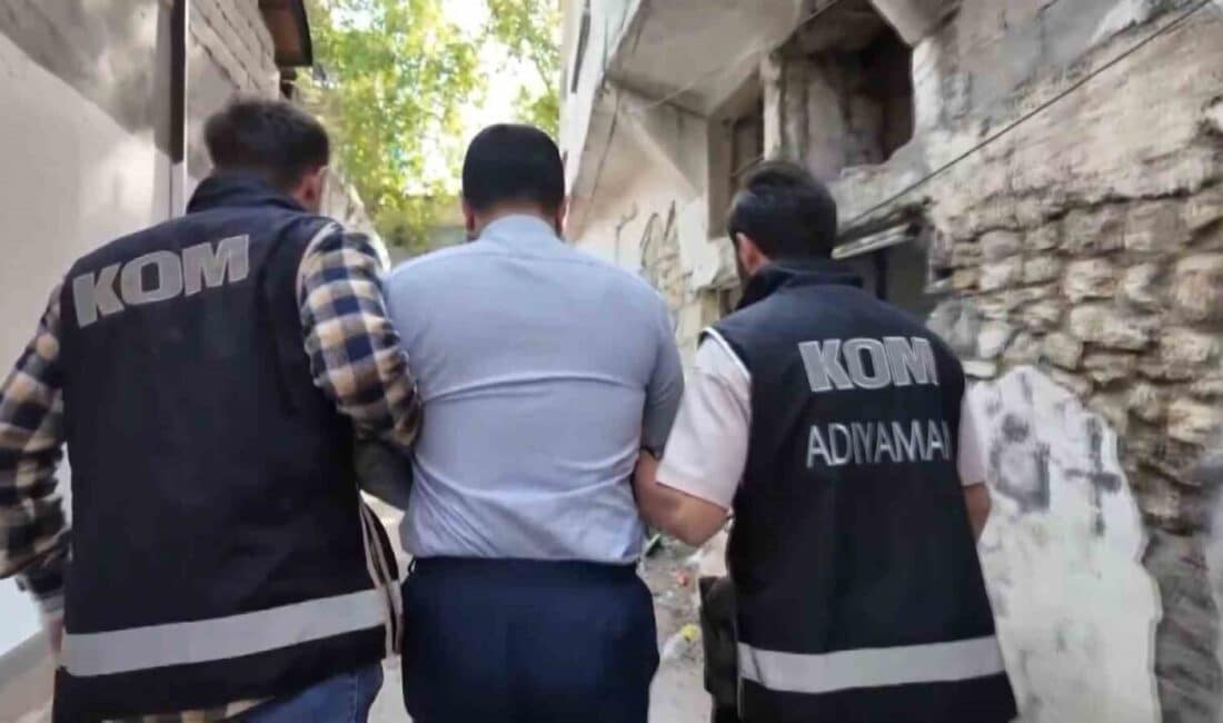 Adıyaman’da Büyü Bozarak 45 Milyon TL Dolandıran Şahıs Tutuklandı Adıyaman'da dolandırıcılık yaptığı iddia edilen S.T. ve beraberindeki K.Ö ile