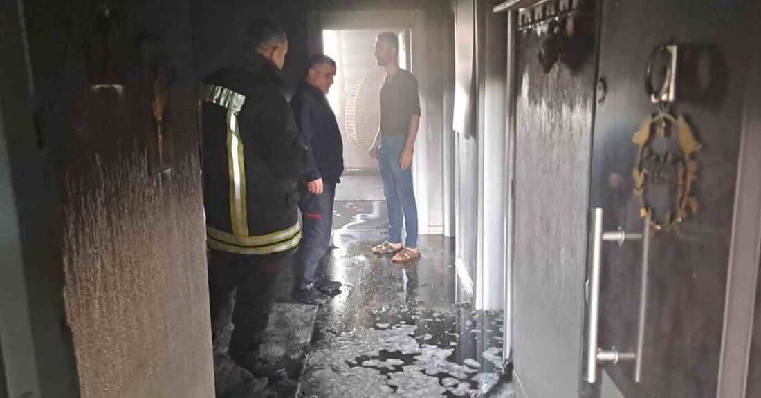 Muş’ta köy evinde çıkan yangın, sabah saatlerinde büyük panik yarattı Muş'ta sabah saatlerinde Zafer Akalın'a ait köy evinde elektrik kontağından