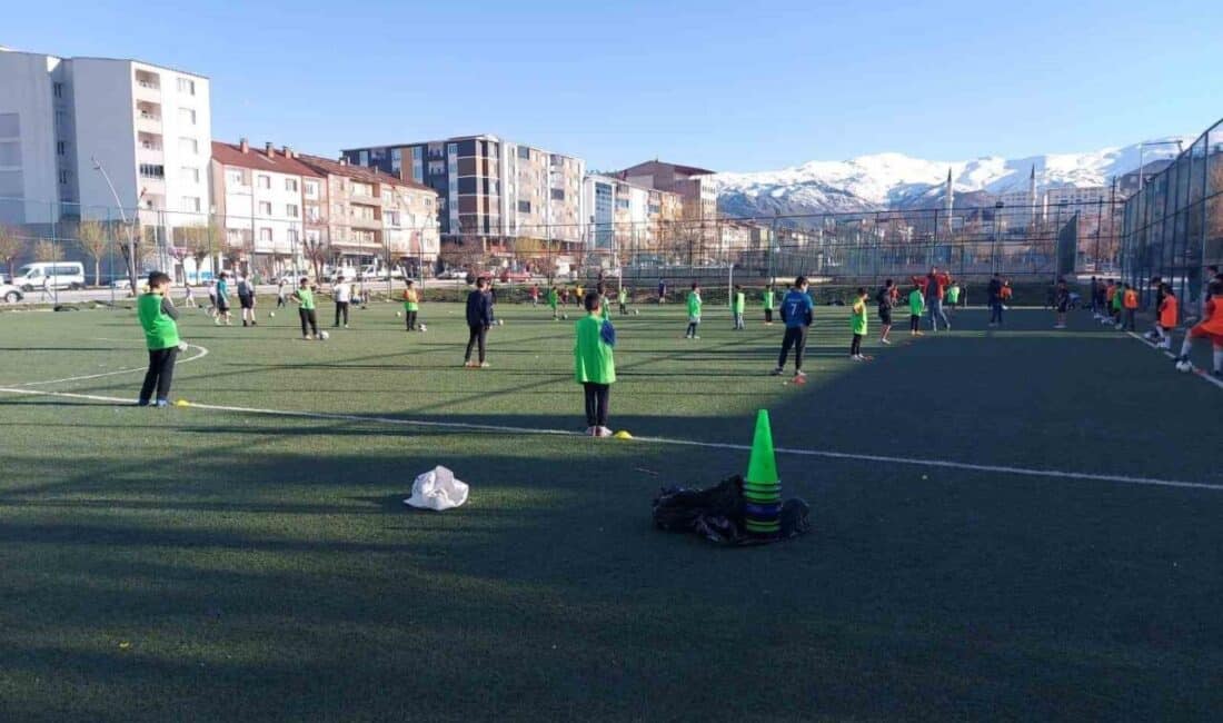 Muş’ta Geleceğin Yetenekleri İçin Futbol Kursları Başarıyla Sürüyor Muş Gençlik ve Spor İl Müdürlüğü, 1071 Sultan Alparslan Spor