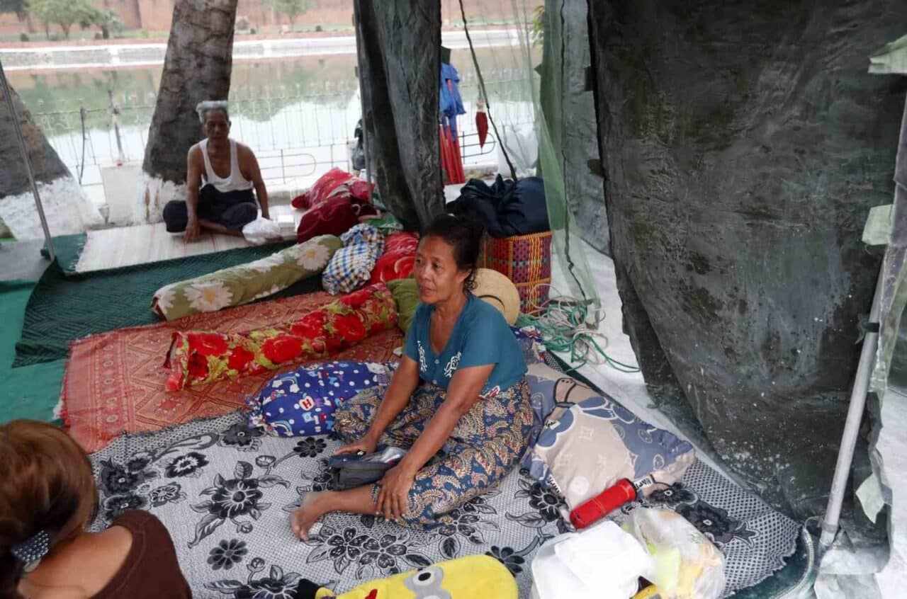 Myanmar'da 28 Mart'ta gerçekleşen 7.7 ve 6.4 büyüklüğündeki depremlerde ölü