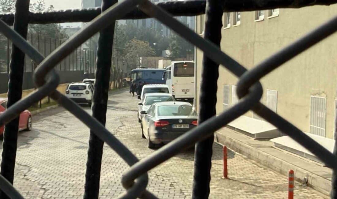 Diyarbakır’da Narin Güran Cinayeti Davasının İlk Duruşması Başladı Diyarbakır'da 8 yaşındaki Narin Güran cinayetiyle ilgili olarak 6'sı tutuklu
