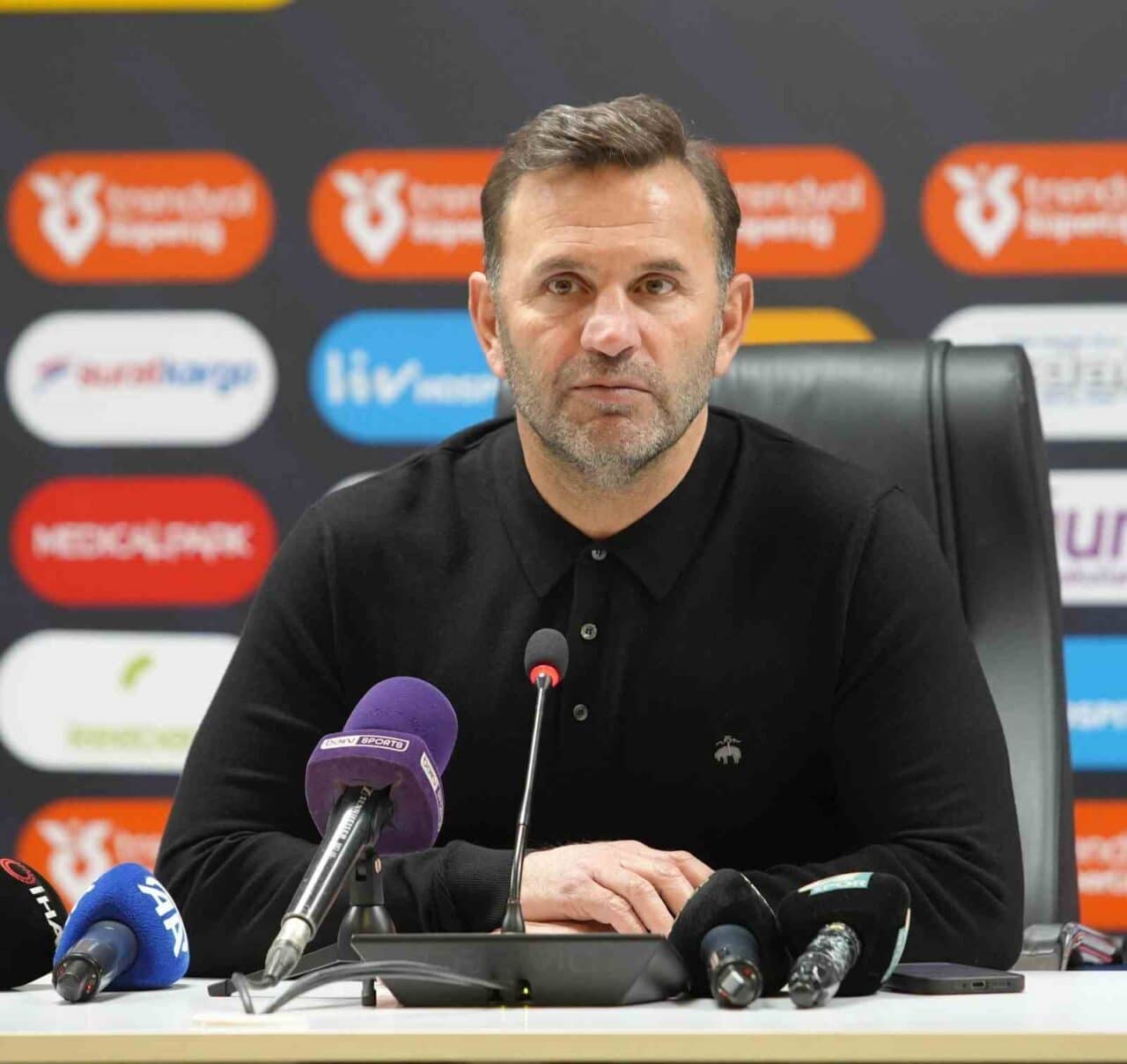 Galatasaray Teknik Direktörü Okan Buruk, Samsunspor'u 2-0 yenerek önemli bir