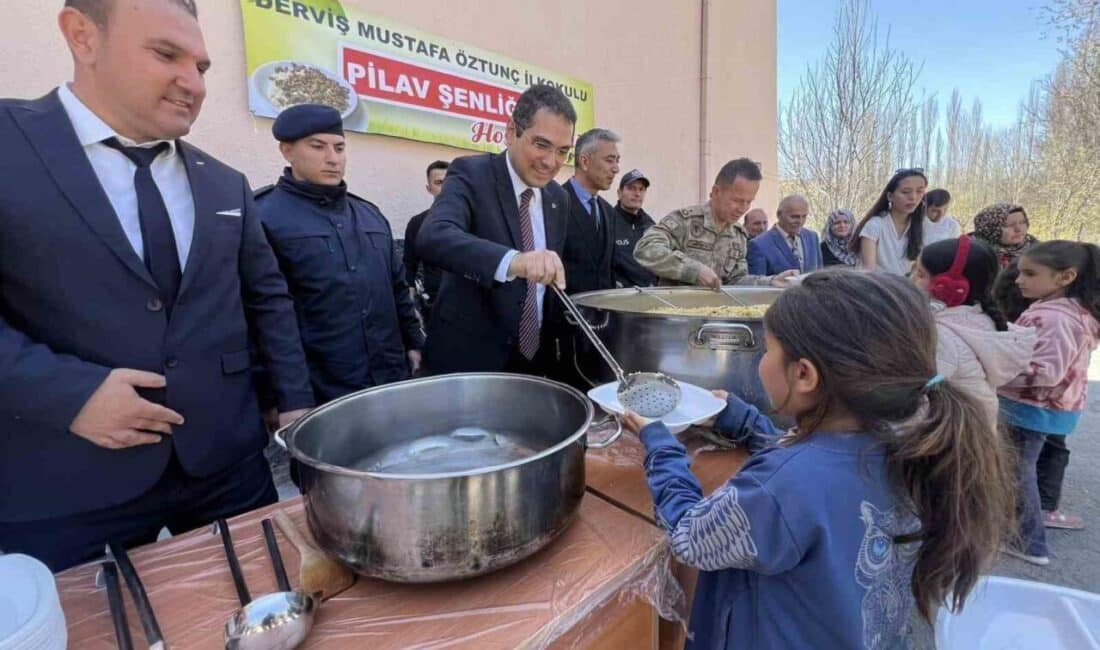 Bozkır’da Düzenlenen Pilav Şenliği, Renkli Anlara Ev Sahipliği Yaptı Konya'nın Bozkır ilçesinde Bozkır Derviş Mustafa Öztunç İlkokulu tarafından düzenlenen