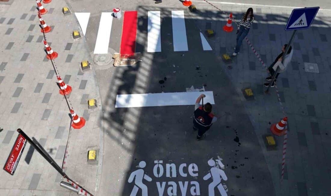 Düzce Belediyesi, yaya güvenliğini artırmak amacıyla yaya geçidi çizgilerini yeniden