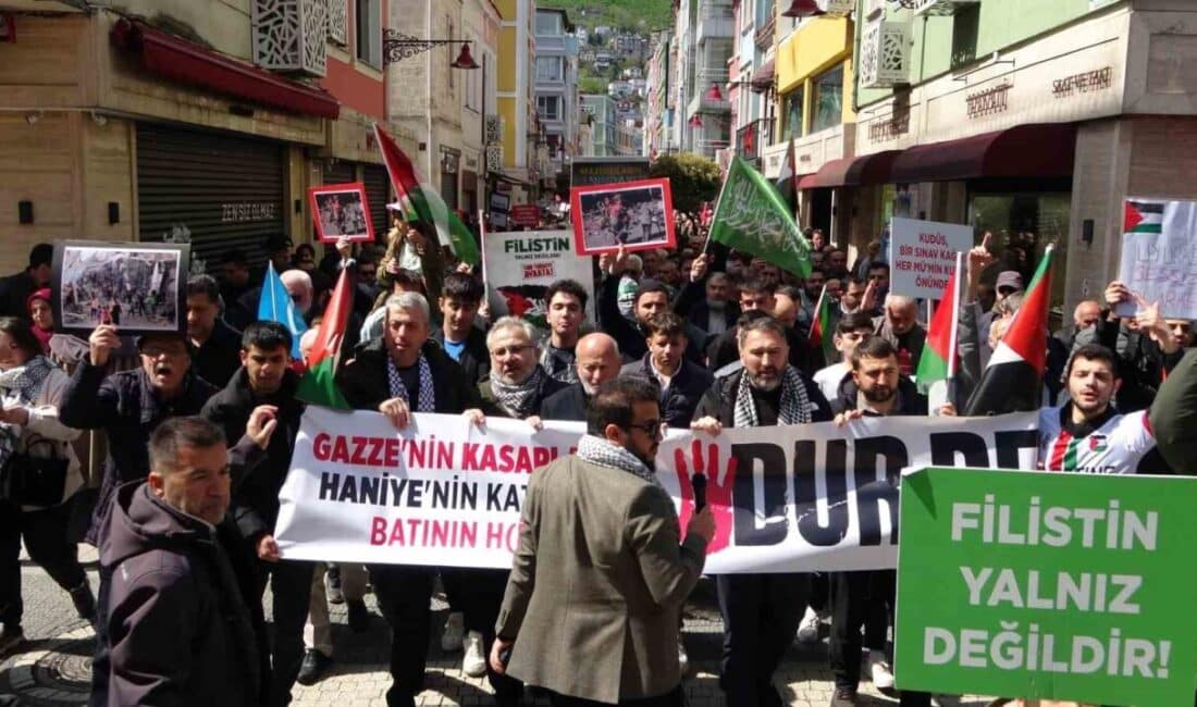 Ordu’da Gazze Saldırıları Protesto Edildi, Kalabalık Dualarla Duyarlılık Gösterdi Ordu’da, 19 Eylül Ortaokulu önünde başlayan protesto yürüyüşü, İsrail’in Gazze