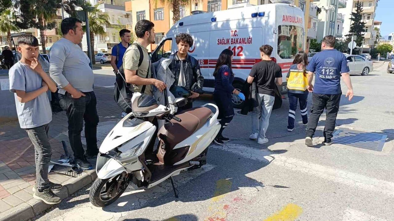 Antalya'nın Manavgat ilçesinde motosiklet ve otomobilin çarpışması sonucu Taylan T.