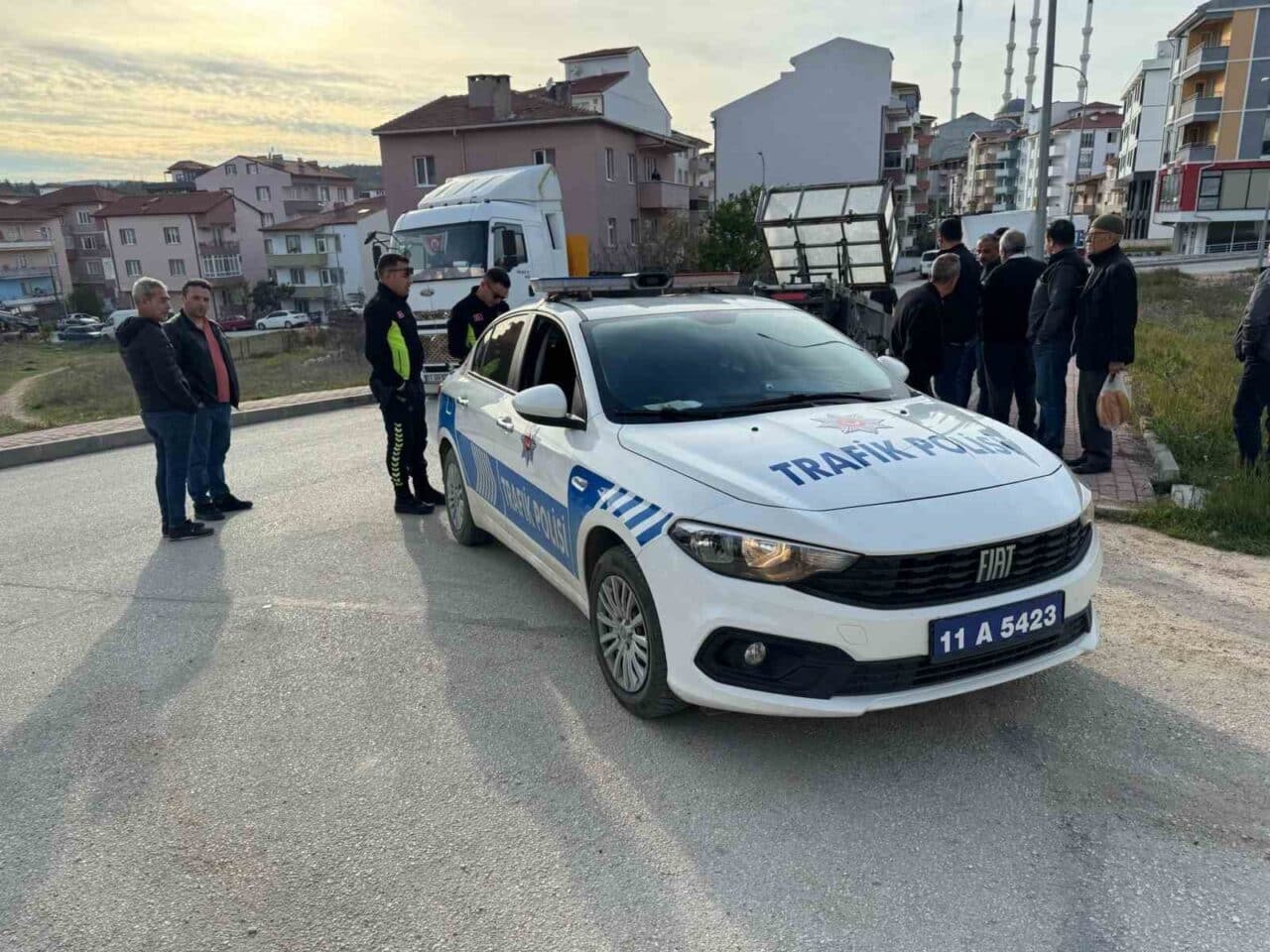 Bilecik'te otomobil ve motosikletin çarpıştığı kazada 14 yaşındaki T.A. yaralandı.