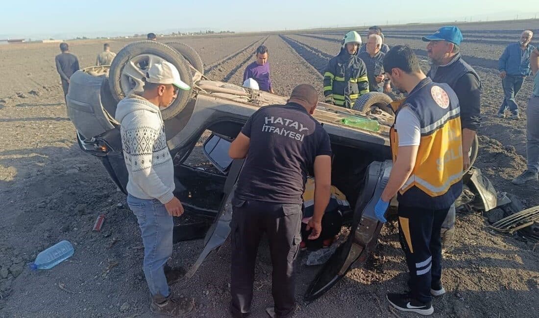 Hatay’da otomobil takla attı, 3 kişi yaralandı! Hatay’ın Kırıkhan ilçesinde direksiyon hakimiyetinin kaybolması sonucu takla atan otomobildeki