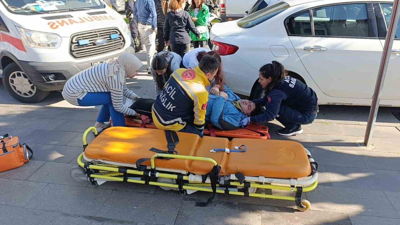 Manavgat'ta Ramazan G. A.'nın kullandığı motosiklet, Ebru Ç.'nin otomobiline çarparak