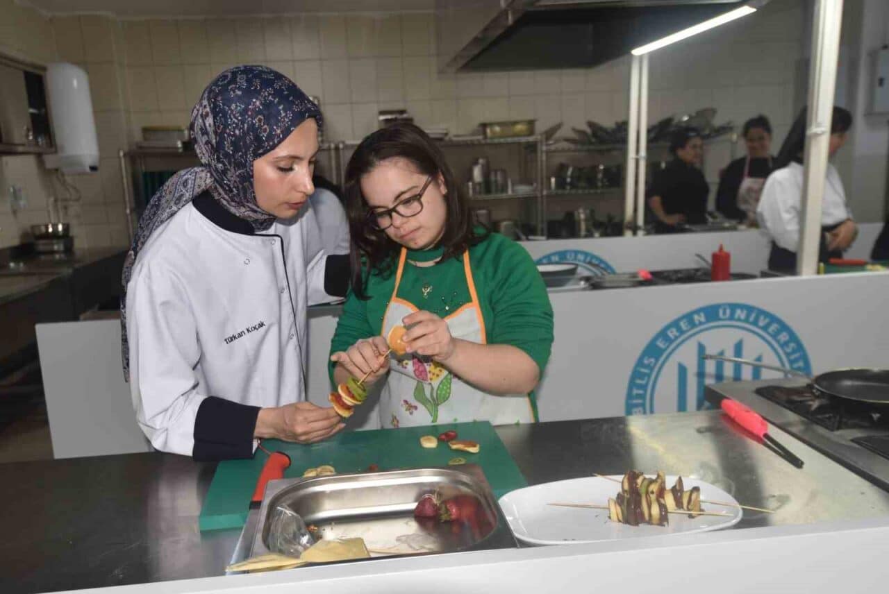 Bitlis'in Ahlat ilçesinde 23 Nisan Ulusal Egemenlik ve Çocuk Bayramı