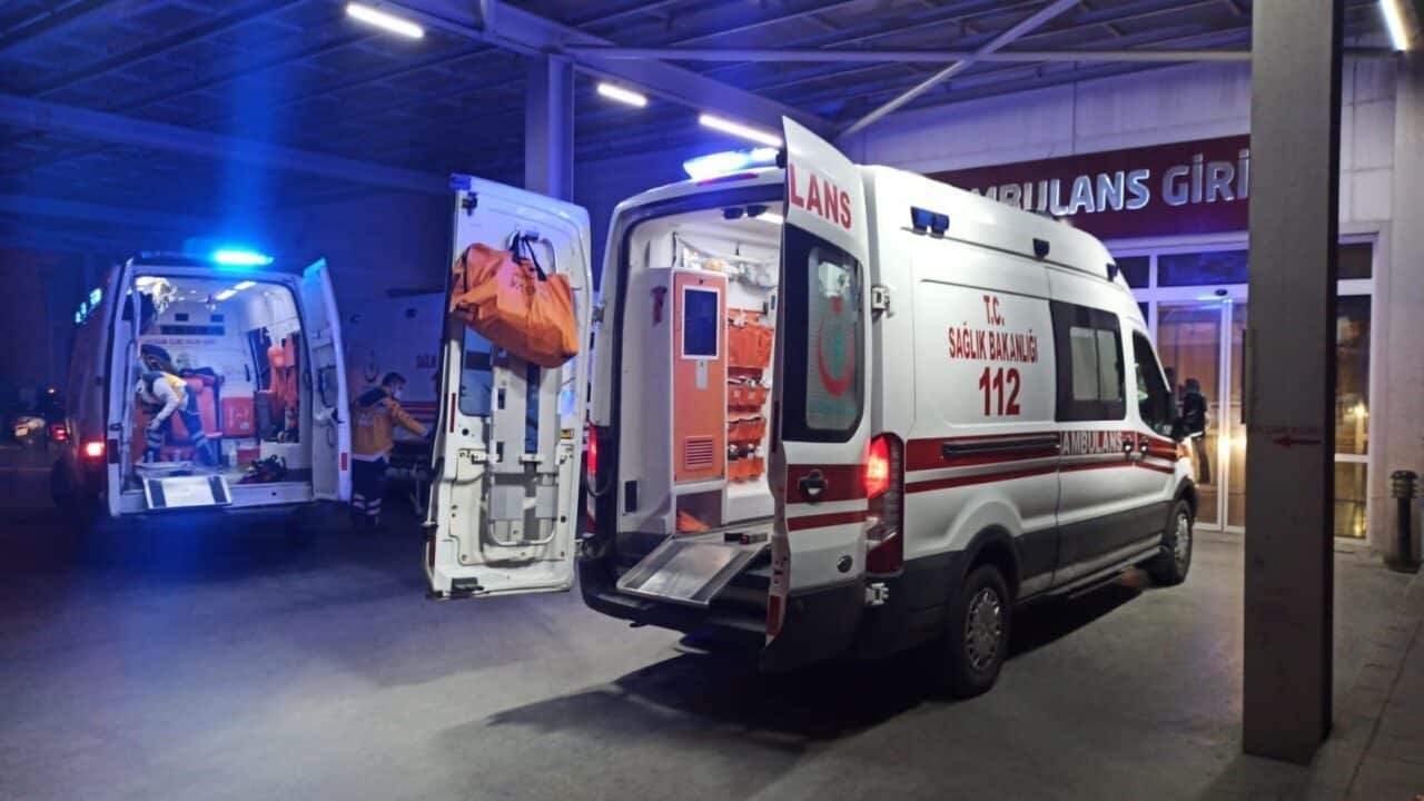 Aydın'ın Nazilli ilçesinde park halindeki bir kamyona çarpan motosiklet sürücüsü