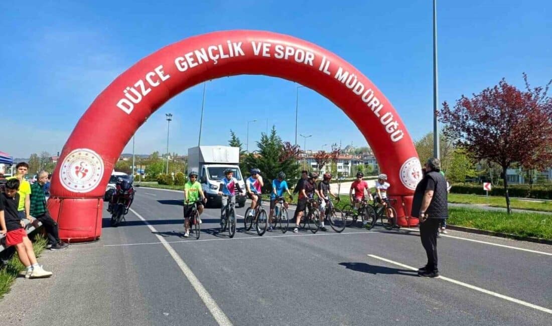 Düzce’de Okul Spor Yarışlarında 135 Bisikletçi Ödül İçin Yarıştı Düzce'de 135 bisikletli, 2024-2025 eğitim öğretim yılı mahalli bisiklet yarışlarında