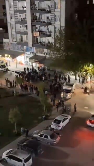 Silvan’da Pikap ve Motosiklet Çarpıştı: 1 Yaralı Diyarbakır’ın Silvan ilçesinde E. T. yönetimindeki pikap, A.B. idaresindeki motosikletle