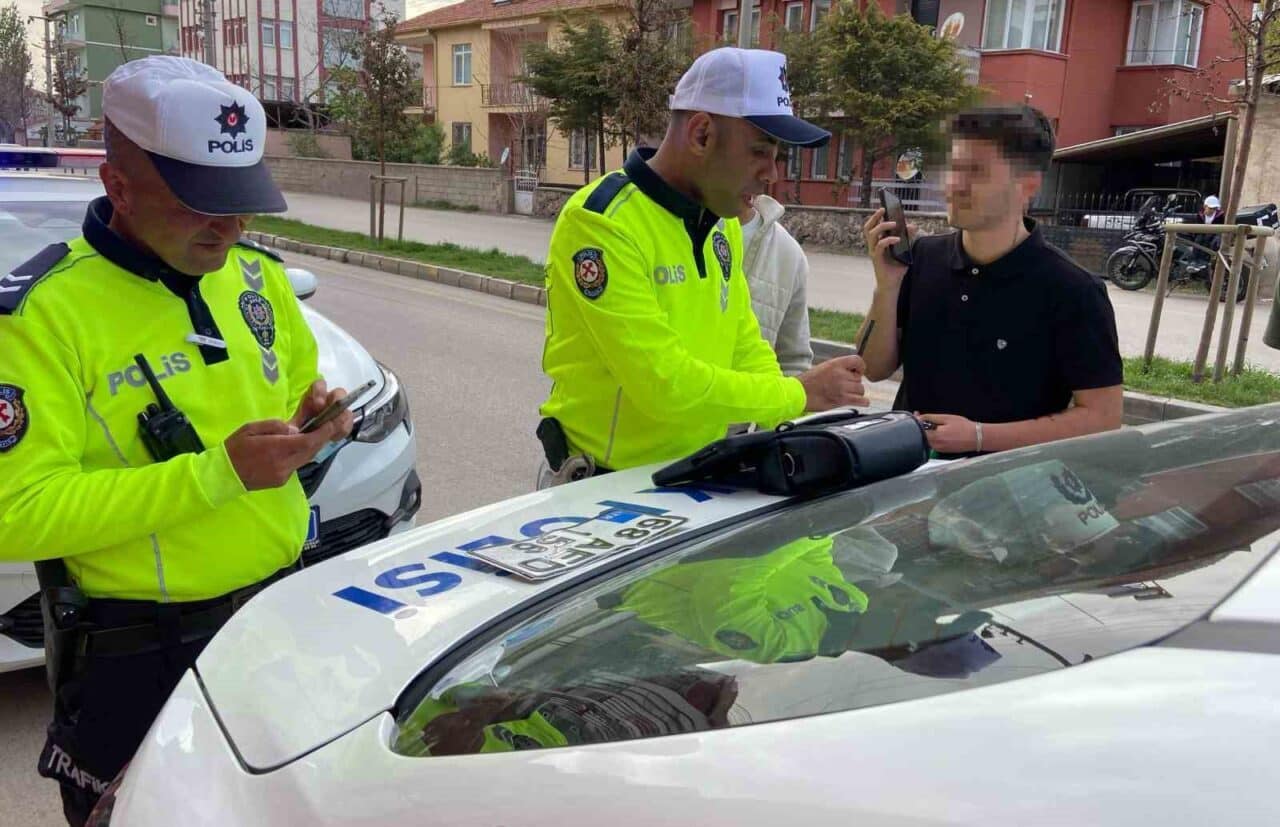 Aksaray'da polisin yaptığı motosiklet denetimlerinde, 17 yaşındaki B.D. isimli sürücüye