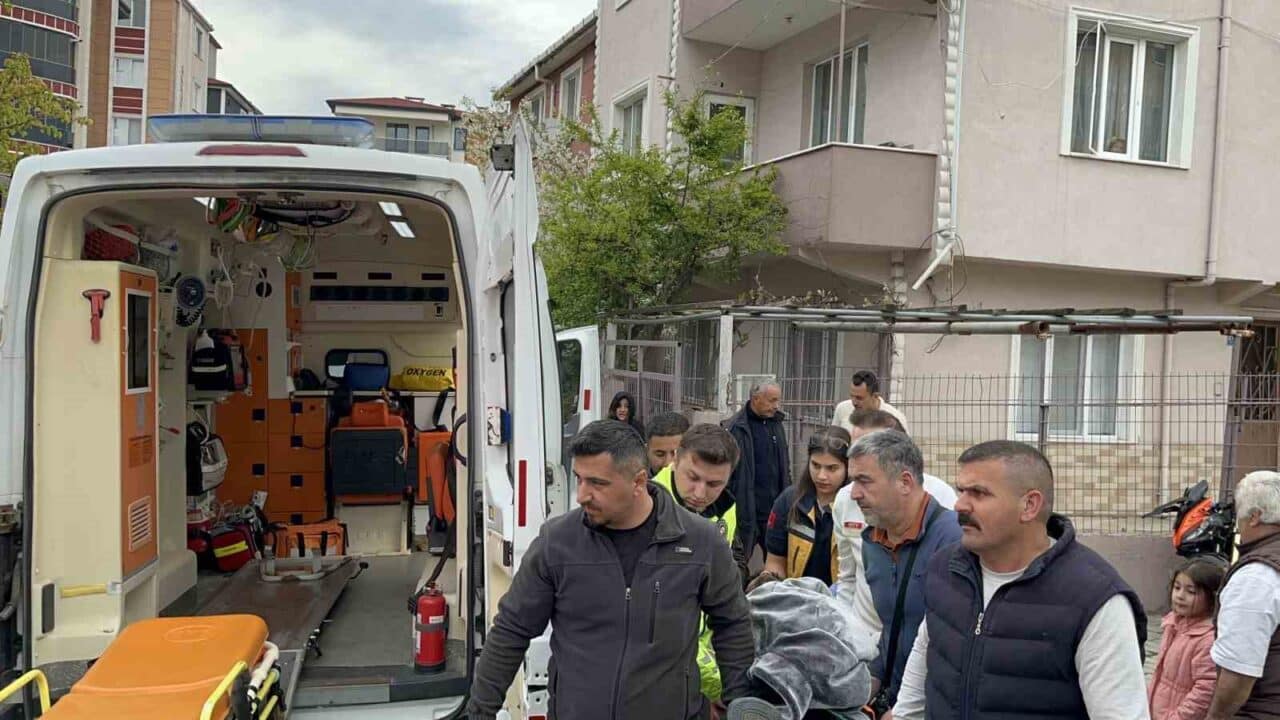 Çorlu'da polisten kaçan 18 yaşındaki motosiklet sürücüsü Ç.E.S., bir otomobille