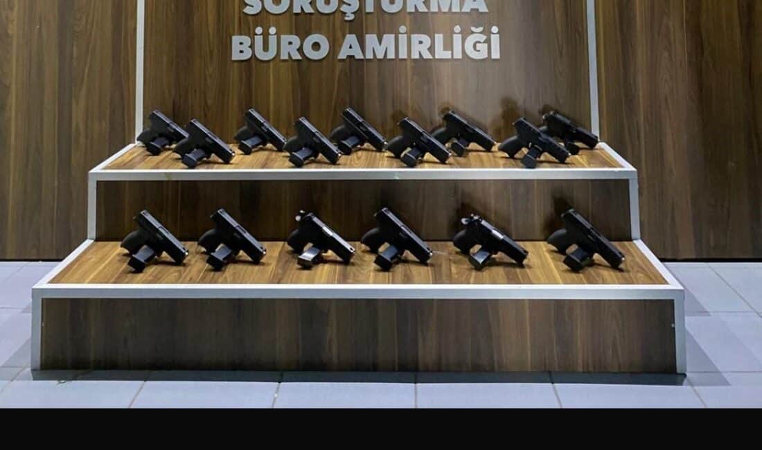 Gaziemir’de Silah Ticareti Yapan Şüpheliye Baskın: 15 Ruhsatsız Tabanca Ele Geçirildi İzmir'in Gaziemir ilçesinde ruhsatsız silah ticareti yaptığı belirlenen E.G.'nin evine