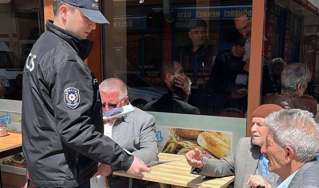 Pasinler’de Polis, Dolandırıcılığa Karşı Vatandaşları Uyardı Pasinler'de emniyet güçleri, dolandırıcılıkla mücadele için vatandaşlara broşür dağıtarak uyarılarda