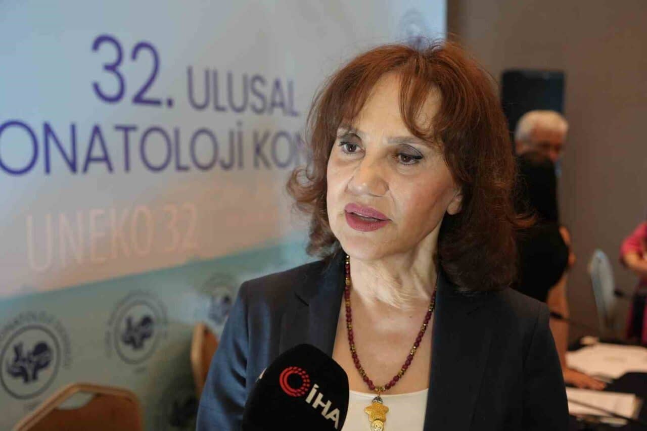 Prof. Dr. Esin Koç, Antalya'da düzenlenen 32. Ulusal Neonatoloji Kongresi'nde,