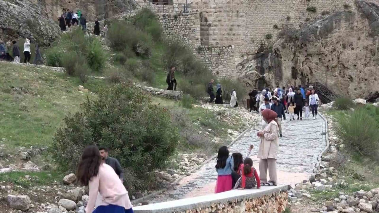 Adıyaman'ın Kahta ilçesinde yer alan 2 bin yıllık Eski Kahta