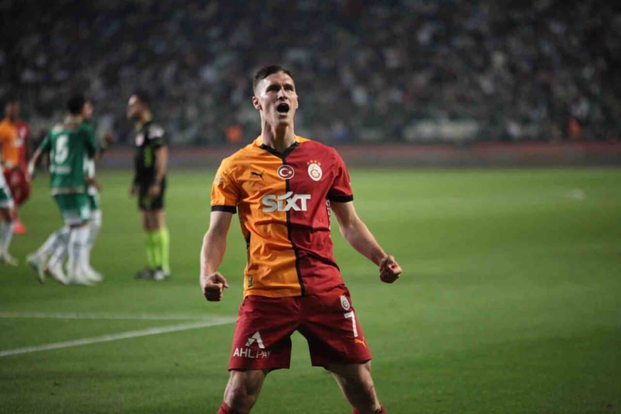 Galatasaraylı Roland Sallai, Ziraat Türkiye Kupası yarı finalinde Konyaspor'a karşı