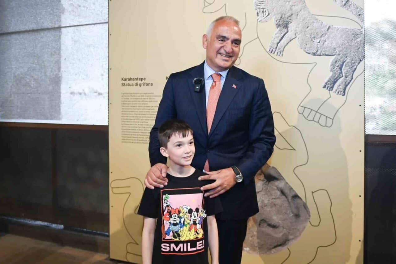 İtalya'nın Roma Kolezyumu'nda 24 Ekim 2023'te açılan "Göbeklitepe: Kutsal Bir