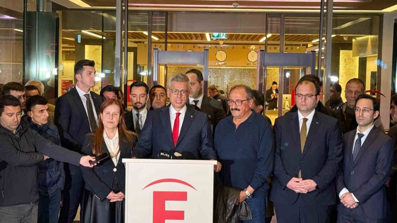 Sağlık Bakanı Kemal Memişoğlu, kalp rahatsızlığı nedeniyle hastanede tedavi gören
