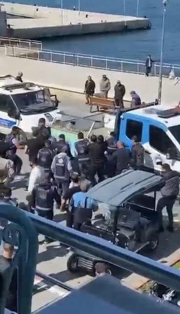 Bursa Büyükşehir Belediyesi zabıta ekipleri, Mudanya sahilinde seyyar satıcılara yönelik