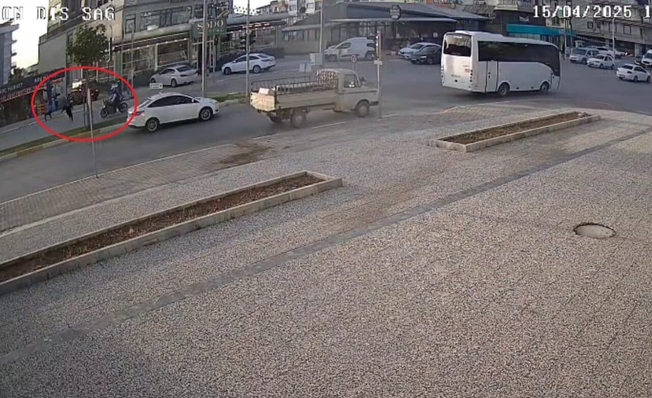 Antalya'nın Serik ilçesinde, 10 yaşındaki Yusuf E. Ç., sahipsiz köpekten